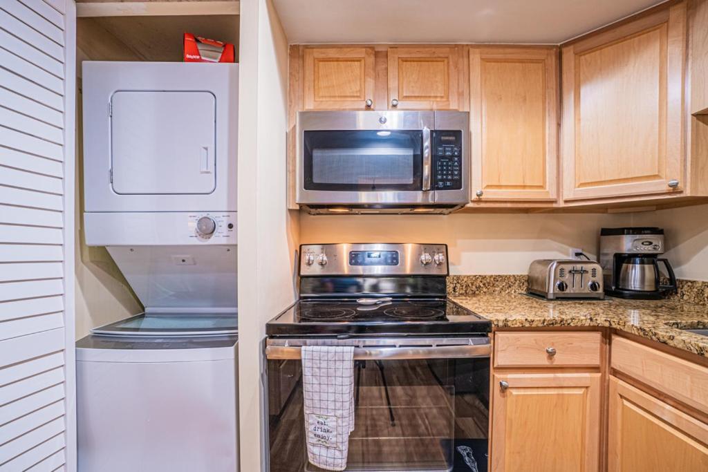 1686 Bluff Villas Renovated Sleeps 8 Walk To Salty Dog Sea Pines Хилтън Хед Айлънд Екстериор снимка