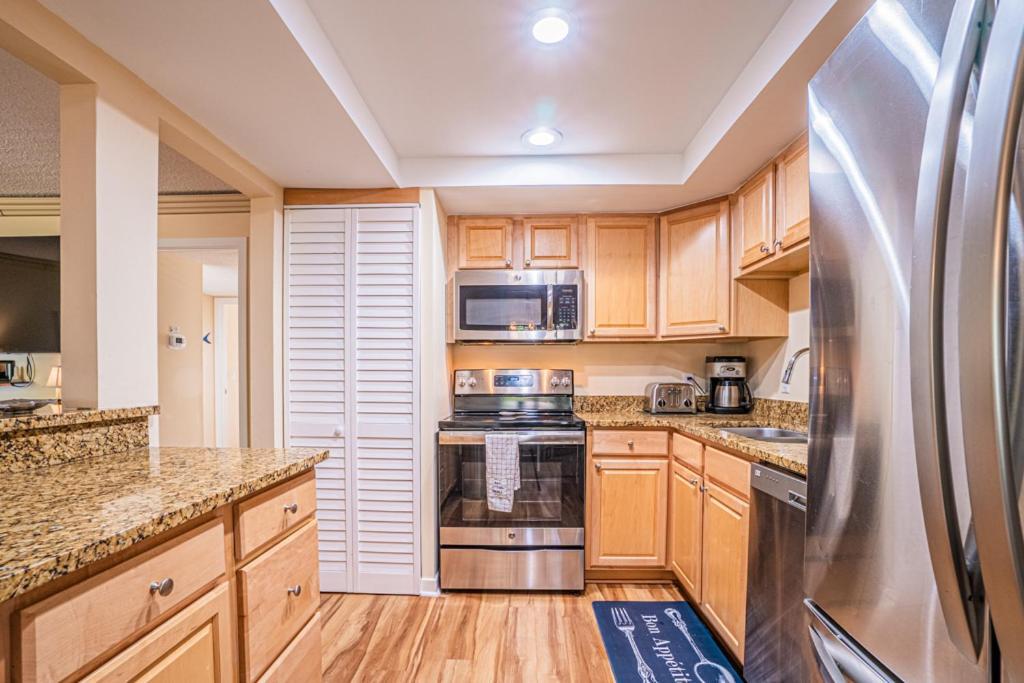 1686 Bluff Villas Renovated Sleeps 8 Walk To Salty Dog Sea Pines Хилтън Хед Айлънд Екстериор снимка