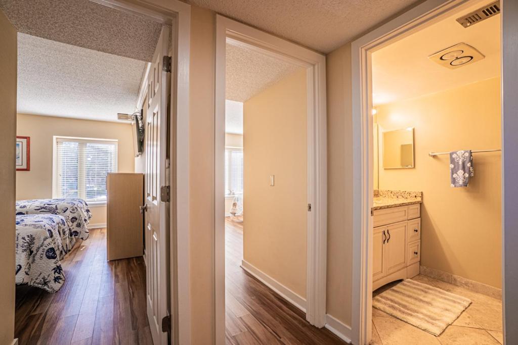1686 Bluff Villas Renovated Sleeps 8 Walk To Salty Dog Sea Pines Хилтън Хед Айлънд Екстериор снимка